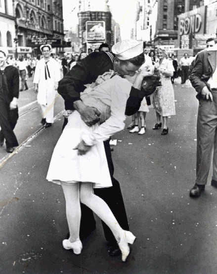 times square kissing photo. Times Square