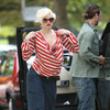 Gwen Stefani slips a bra