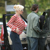 Gwen Stefani slips a bra