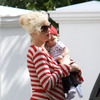 Gwen Stefani slips a bra
