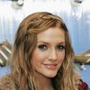 Ashlee Simpson promotes Skeckers shoes