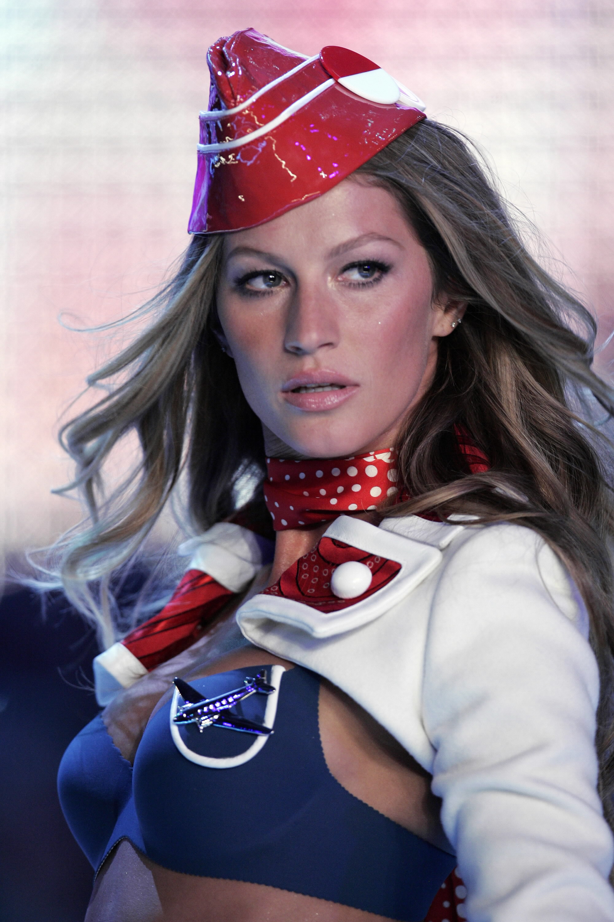 Victoria's Secret Angels Fashion Show pictures Gisele Bundchen