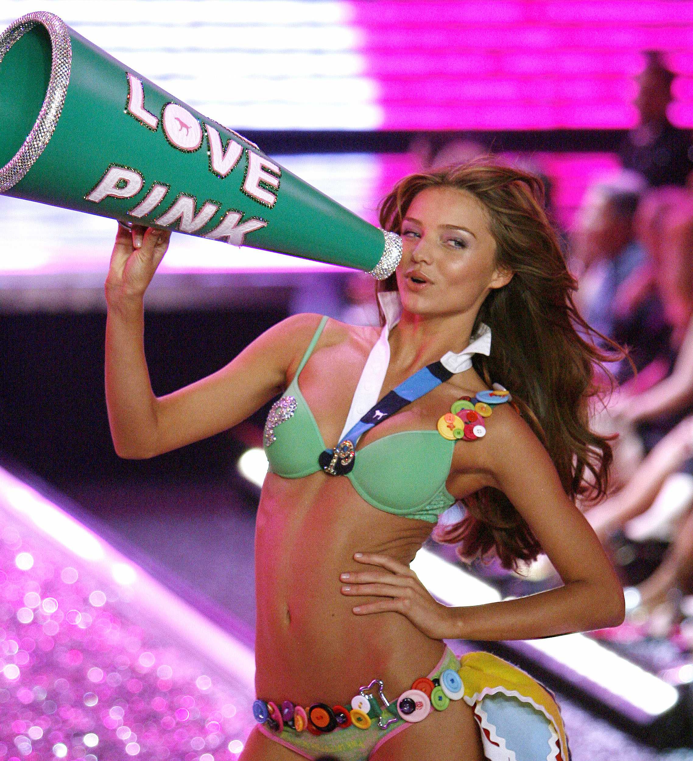 Victoria's Secret Angels Fashion Show pictures Miranda Kerr