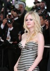 Avril Lavigne exposed her cleavage in Cannes