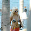 Christina Aguilera exposed her pink bikini