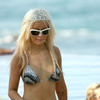 Christina Aguilera exposed her pink bikini