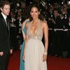 Halle Berry exposed her cleavage in Cannes