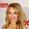 Hayden Panettiere exposed her cleavage in a red dress