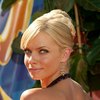 Jamie Pressly exposed her cleavage