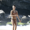 Jessica Alba exposed her striped bikini