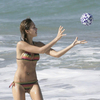 Jessica Alba exposed her striped bikini