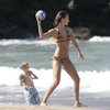 Jessica Alba exposed her striped bikini