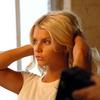 Jessica Simpson exposed her stretching in a shirt