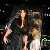 Jordana Brewseter exposed her plunging cleavage
