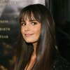 Jordana Brewseter exposed her plunging cleavage