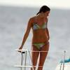 Joss Stone exposed her string bikini