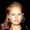 Karolina Kurkova exposed her plunging cleavage