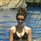 Kate Beckinsale exposed her body in a hot bikini