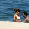 Kate Beckinsale exposed her tight white bikini