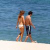 Kate Beckinsale exposed her tight white bikini