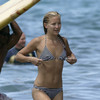 Kate Hudson exposed her striped bikini