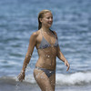 Kate Hudson exposed her striped bikini