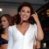 Kelly Brook exposed her cleavage and bra peek