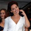 Kelly Brook exposed her cleavage and bra peek