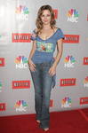 Linda Cardellini exposed her cleavage in a shirt