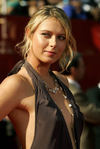 Maria Sharapova exposed her cleavage