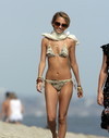 Nicole Richie exposed her string bikini