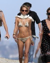 Nicole Richie exposed her string bikini