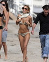 Nicole Richie exposed her string bikini