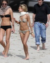 Nicole Richie exposed her string bikini