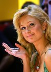 Paris Hilton exposed her cleavage in a green dress