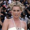 Rebecca Romijn exposed her cleavage in Cannes