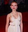 Scarlett Johansson exposed her busting out cleavage