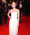 Scarlett Johansson exposed her busting out cleavage