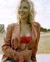 Scarlett Johansson exposed her red bra