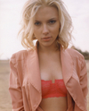 Scarlett Johansson exposed her red bra