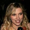 Scarlett Johansson exposed her cleavage